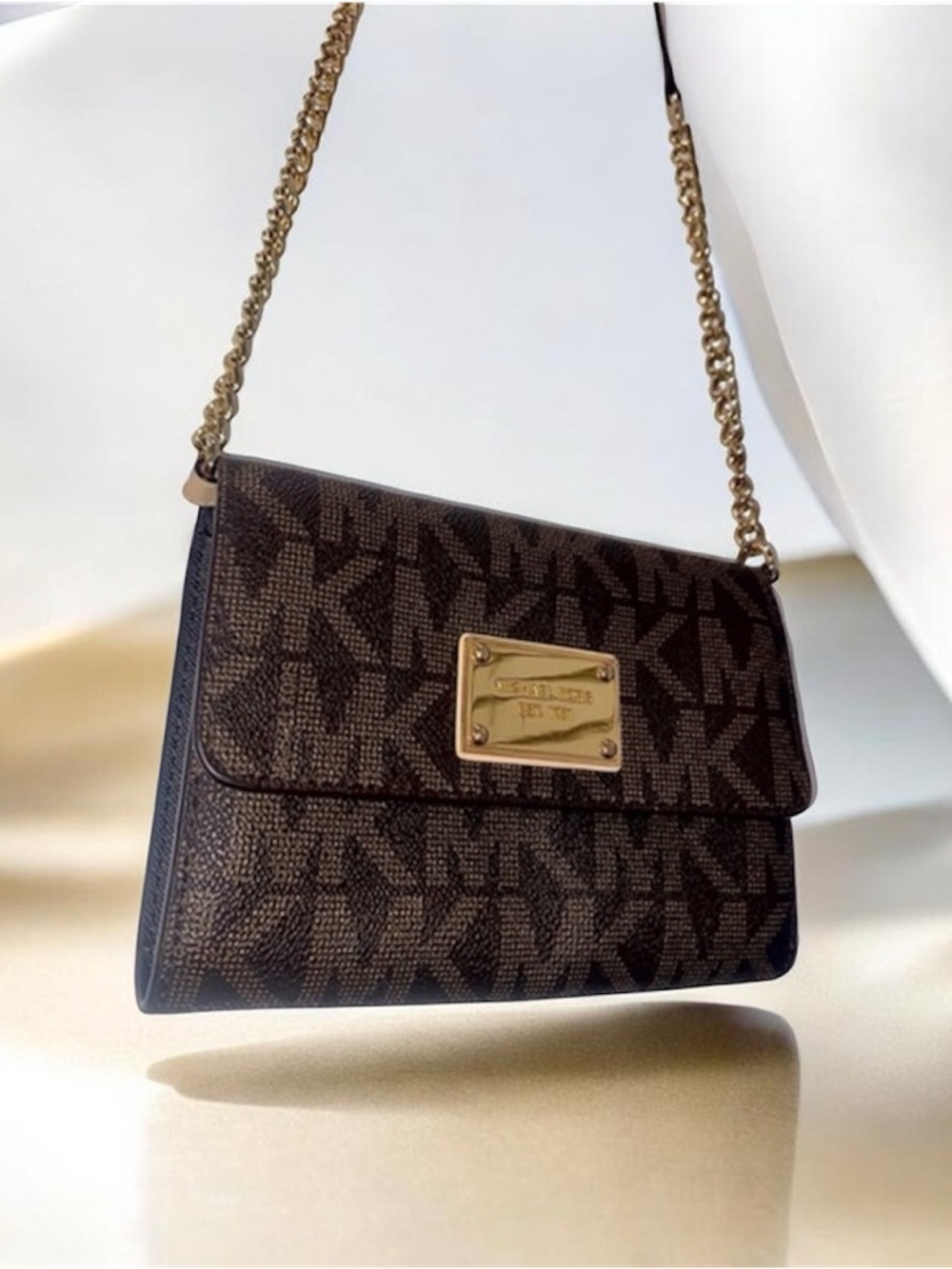 MICHAEL KORS | Purse | Brown Crossbody Bag with Gold Metal Hardware - Picture 16 of 16
